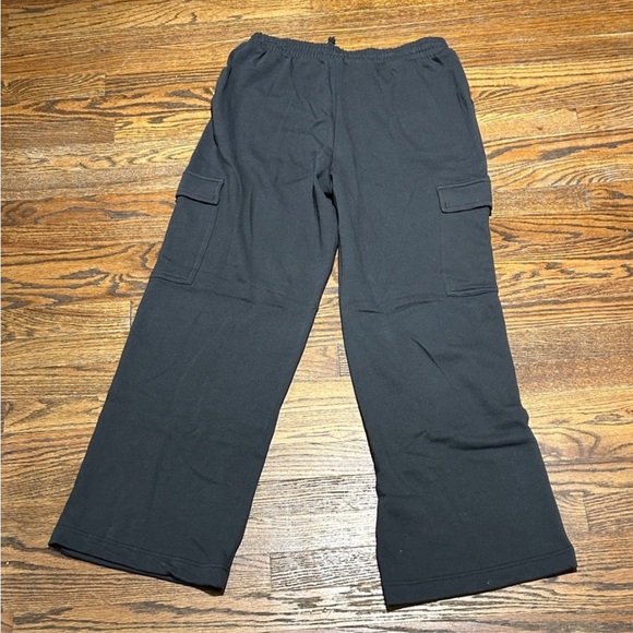 Old Navy Black Cargo Pants - Picture 3 of 3